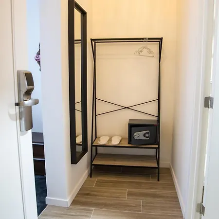 Guzy Hotel